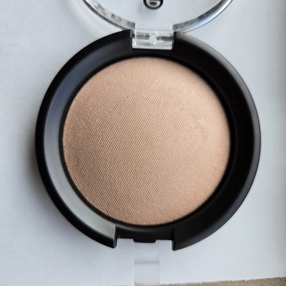 Essence Pure Nude highlighter subtle #10 BE MY HIGHLIGHT - Picture 3 of 3